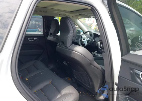 2025 Volvo Xc60 B5 Plus z USA, uszkodzony, nr VIN YV4M12RC6S1165620